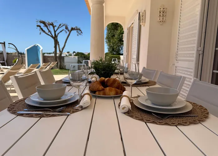 Villa Casa Alves - With Private Heated Swimming Pool *
